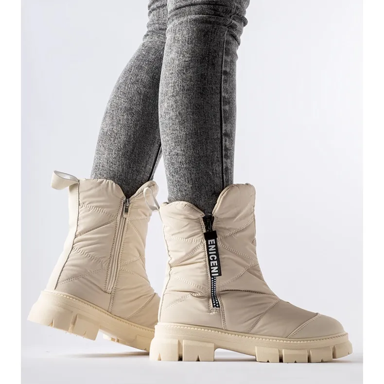 Beige insulated quilted Antonina snow boots