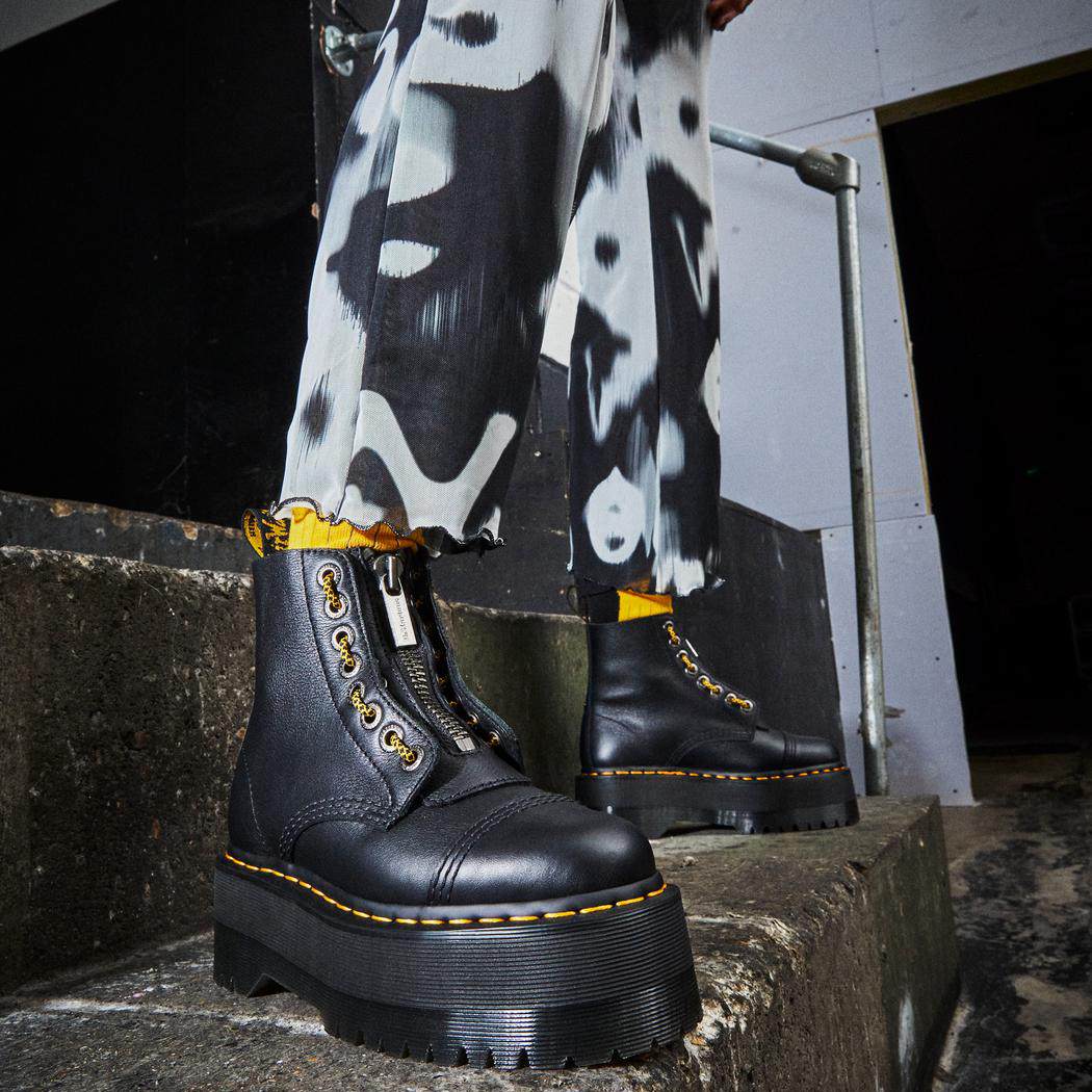 Dr. Martens Sinclair Max Jungle Boot Black Pisa     