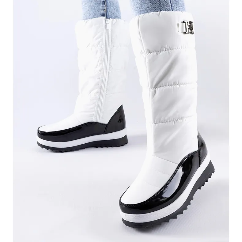 White insulated high snow boots by Canneto