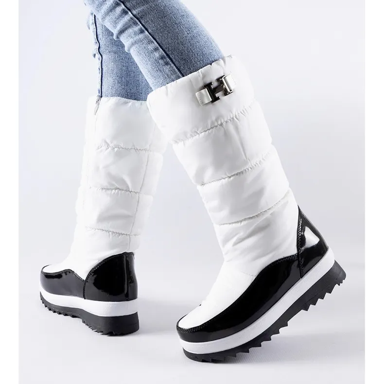 White insulated high snow boots by Canneto